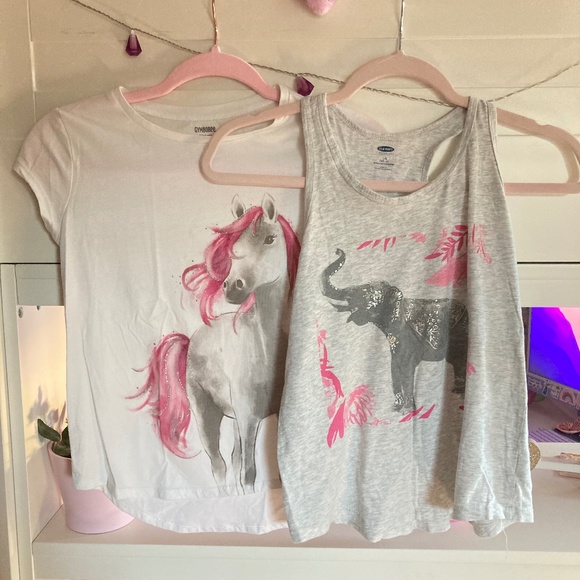 ✨2/$40✨ 2-Item Bundle of Girls' Tops - Picture 1 of 6